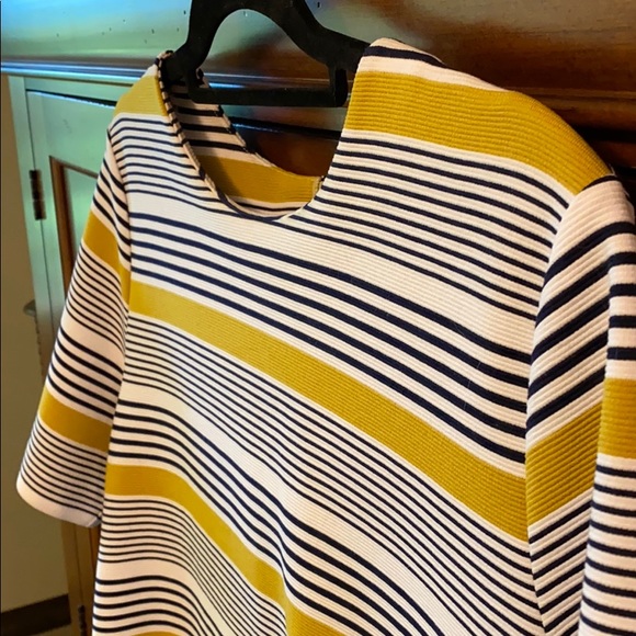 Old Navy Navy & Yellow Zip Back Top - Picture 2 of 3